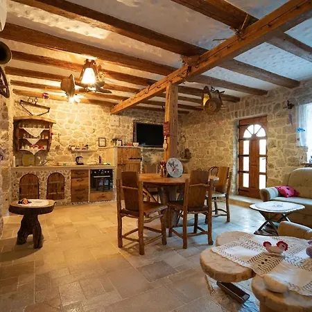 Casa vacanze Family Friendly House With A Swimming Pool Drnis, Zagora - 19682 Siveric